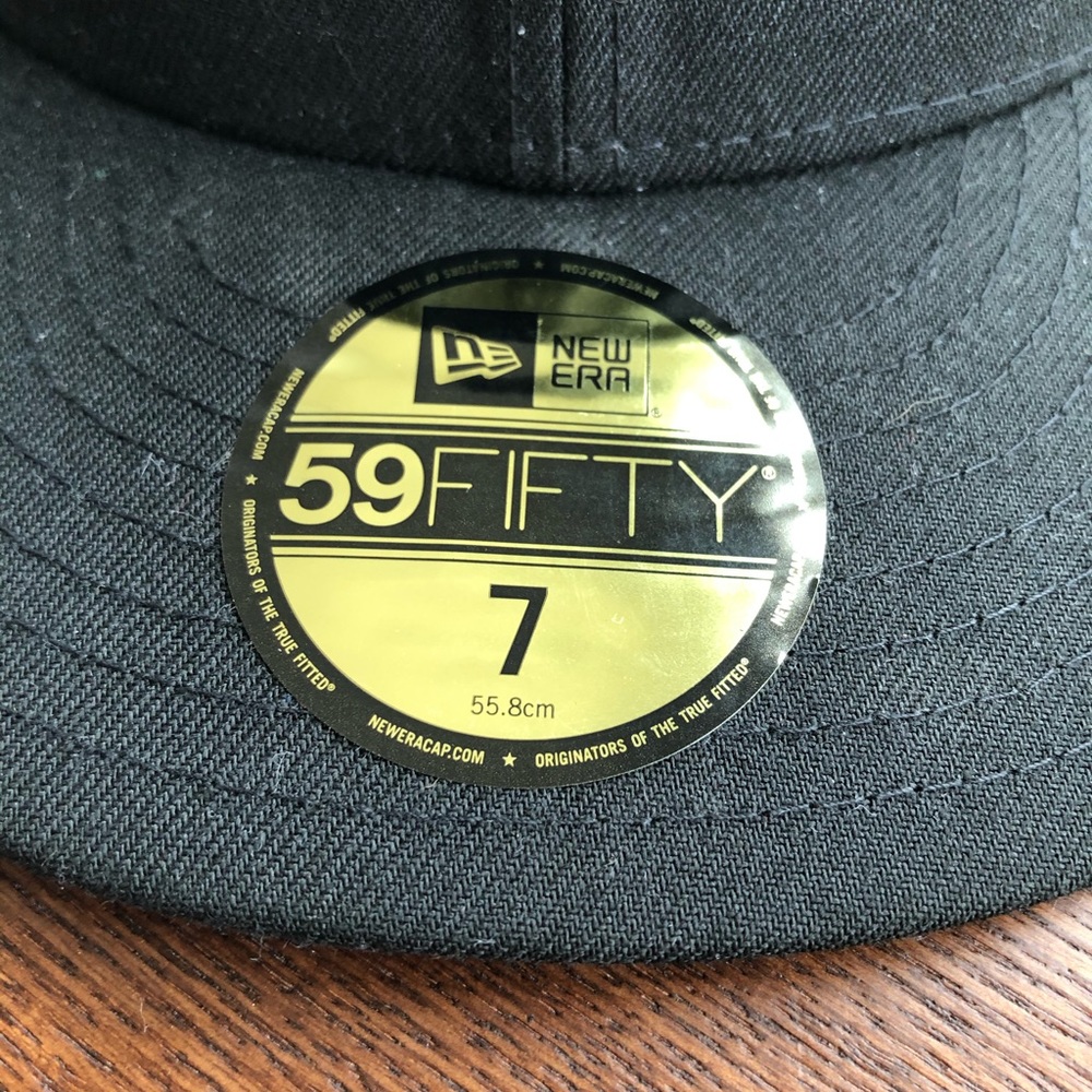 Fitted hat - Picture 2 of 5